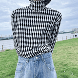 Black and White Wavy Pattern Jacquard Turtleneck Long Sleeves Knitted Shirt